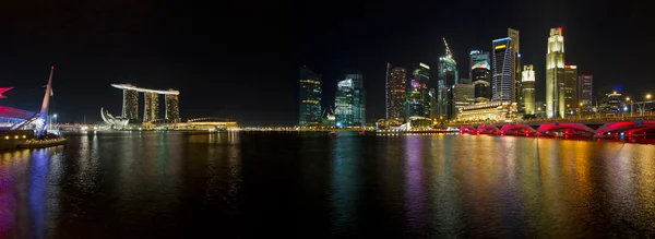 Singapore skyline på natten panorama — Stockfoto
