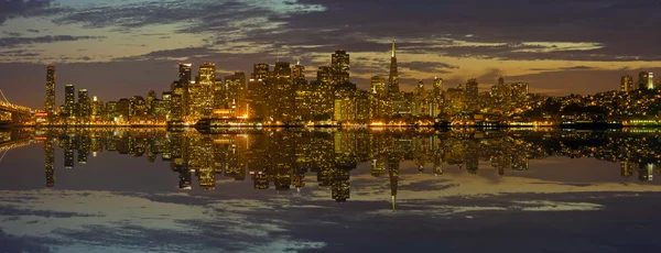 San Francisco Skyline en Sunset Panorama — Foto de Stock
