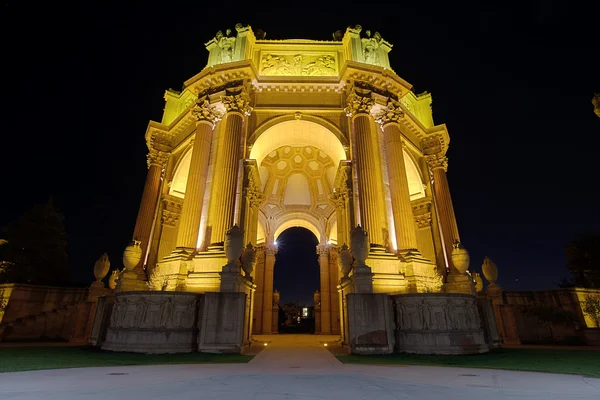 Σαν Φρανσίσκο παλάτι των Καλών Τεχνών μνημείο τη νύχτα — Φωτογραφία Αρχείου
