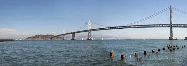 Oakland bay bridge nad san francisco bay — Stock fotografie