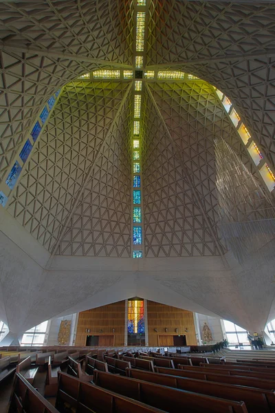 St. Mary's kathedraal Cross gebrandschilderd glas — Stockfoto