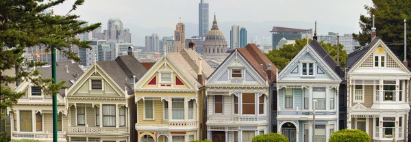 Painted Ladies Row Houses by Alamo Square — Stock Photo, Image