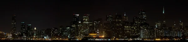 San Francisco belvárosa Skyline éjjel — Stock Fotó