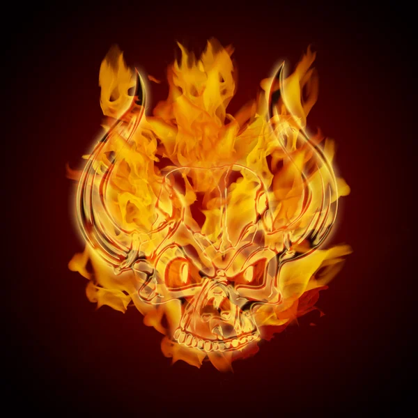 Feuer brennt flammenden Schädel mit Hörnern — Stockfoto