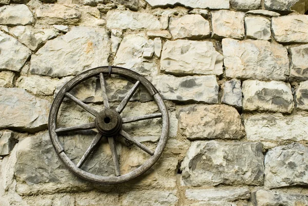 Старое колесо — стоковое фото