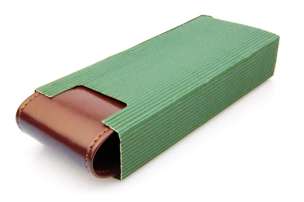 Izole kalem kutu yeşil kapak — Stok fotoğraf