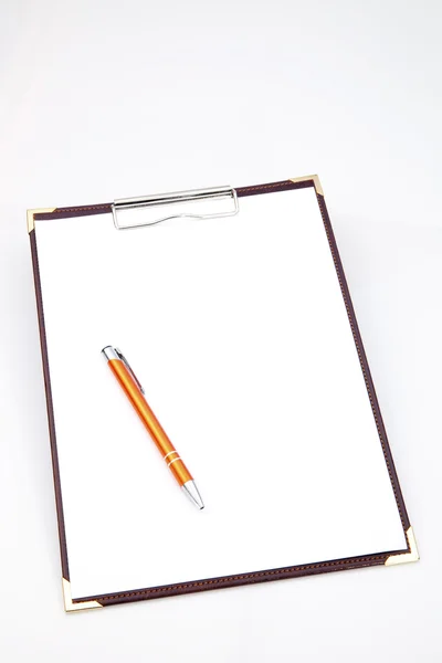 Prancheta com caneta — Fotografia de Stock