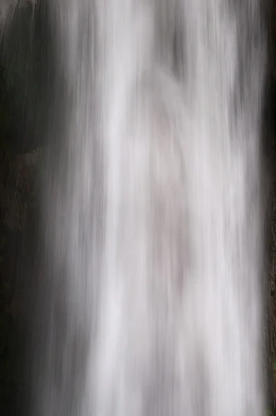 Водопад в "Monasterio de Piedra " — стоковое фото