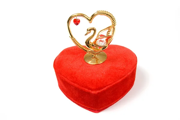 Kırmızı kalp şeklinde kutu — Stok fotoğraf