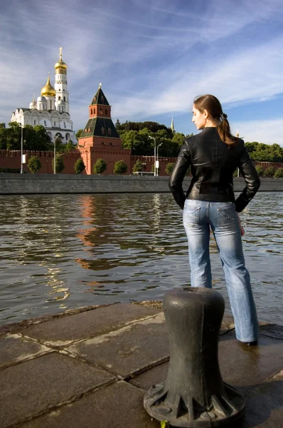 Девушка в Москве — стоковое фото