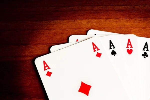 Texas Holdem mit Poker-Assen — Stockfoto
