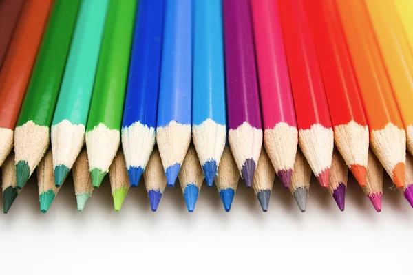 Mnoho barevné tužky v kanceláři — Stock fotografie
