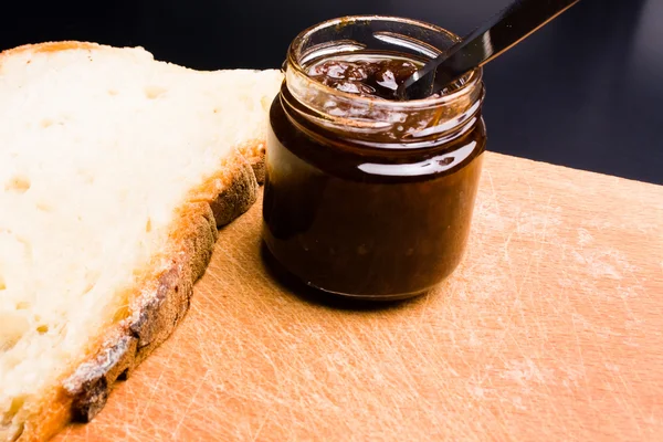 Leckere Marmelade mit Brot — Stockfoto
