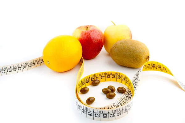 ダイエットのためのフルーツの丸薬 — ストック写真