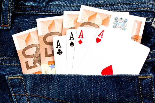 Vyhrát čtyři 50 euro bankovky s poker hra — Stock fotografie