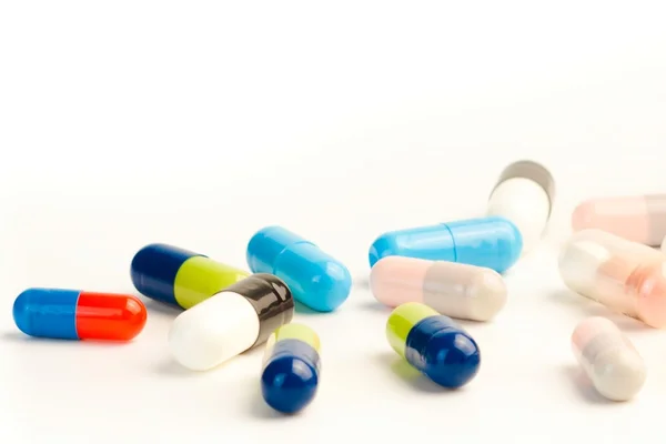 Många färgglada piller — Stockfoto