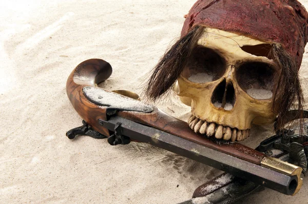 Піратський череп пляж — стокове фото
