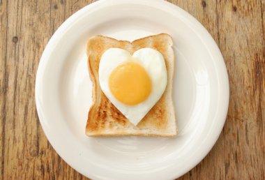 yumurta ve tost ekmeği