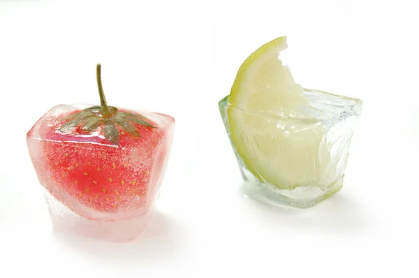 Cubos de hielo de frutas — Foto de Stock