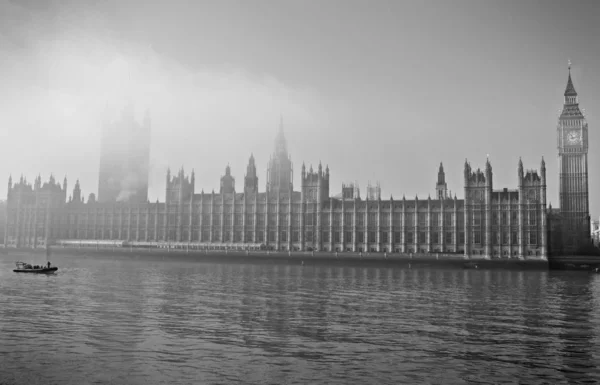 Niebla Big Ben y Westminster — Foto de Stock