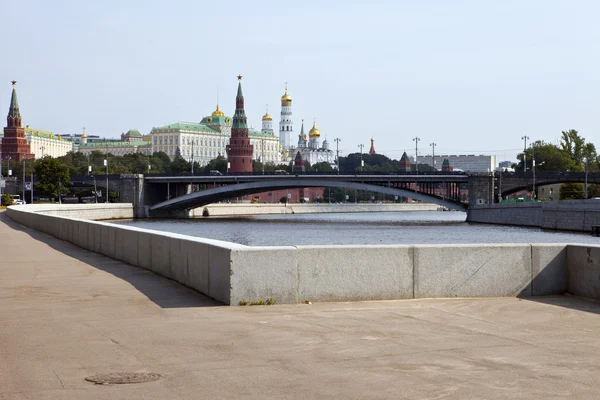 Kremlin'e ve Moskova Nehri — Stok fotoğraf