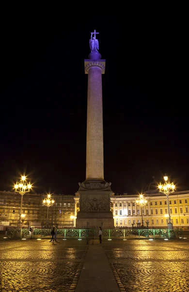 Александровская колонна - Дворцовая площадь в Петербурге — стоковое фото
