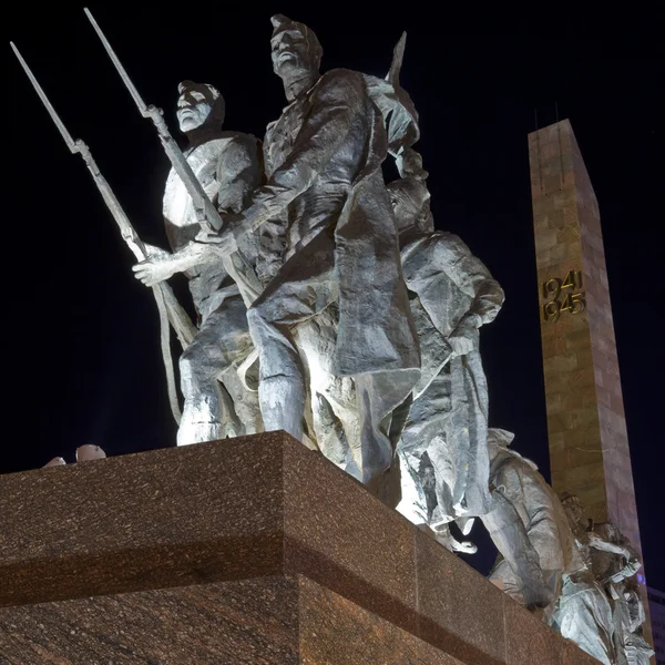 Monument voor de heroïsche verdedigers van leningrad — Stockfoto