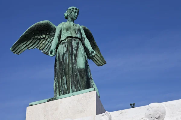 Statue d'ange sur le monument maritime de la Première Guerre mondiale — Photo