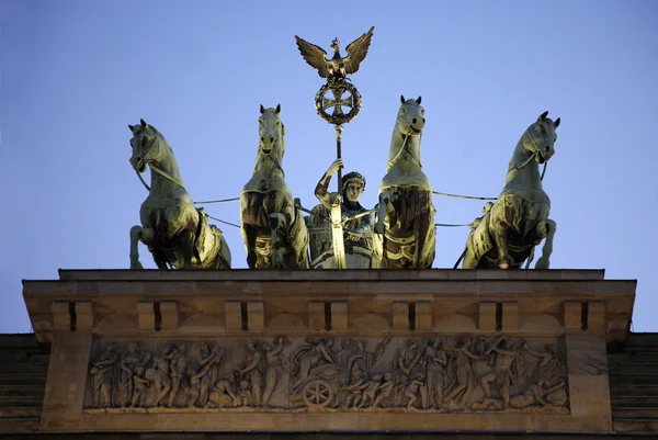 A quadriga a Brandenburgi kapu - berlin, csíra szobor ontop — Stock Fotó