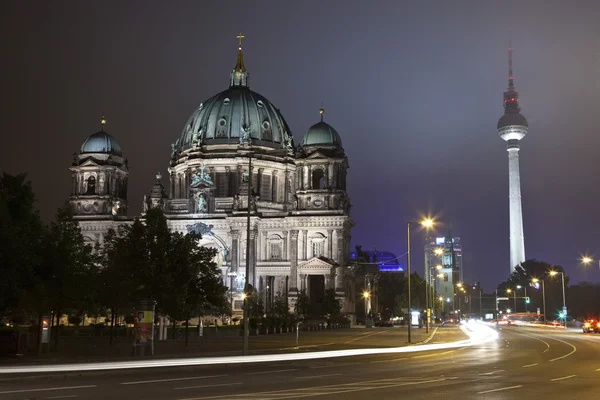 Il Berliner Dom e la Torre della TV di notte - Berlino — Foto Stock