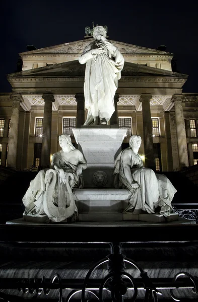 Friedrich schiller szobor és a konzerthaus - berlin — Stock Fotó