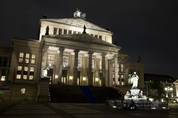 Statua Konzerthaus i friedrich-schiller - berlin — Zdjęcie stockowe