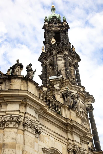 De torenspits van de Hof van de katholieke kerk in dresden — Stockfoto