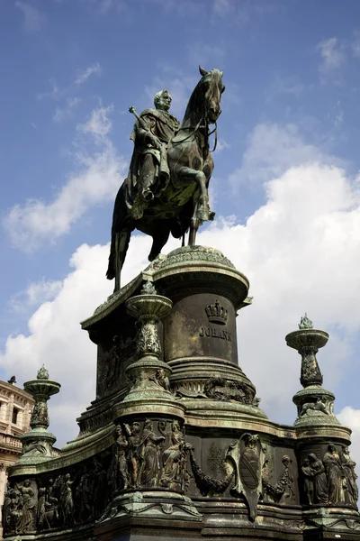 Statue du roi Jean devant l'Opéra de Semper — Photo