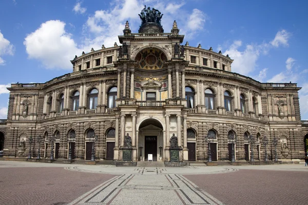 Het semper opera house in dresden — Stockfoto
