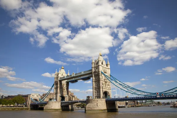 Tower Bridge e il Tamigi — Foto Stock