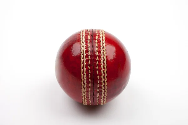 Červená kriketový míček — Stock fotografie