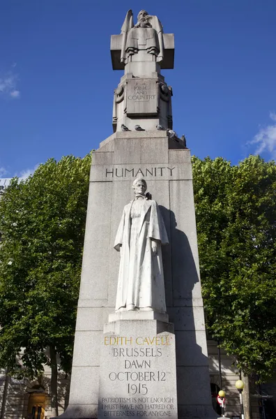 Статуя Эдит Кавелл в Лондоне . — стоковое фото