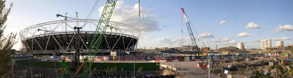 オリンピック スタジアムの建設サイトのパノラマ (2009 年 7 月) — ストック写真