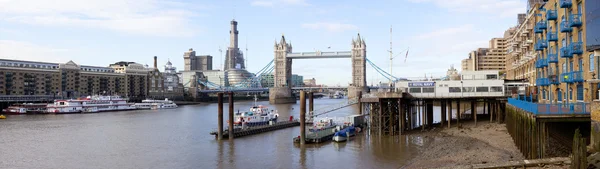 Tower Bridge ve river thames panoramik — Stok fotoğraf