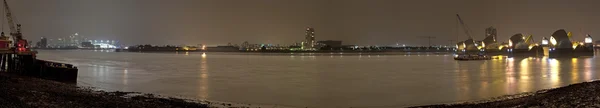 Thames barrier och docklands panoramautsikt — Stockfoto