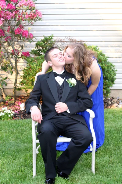 Prom Girl Kissing Sitting Date — Stock Photo, Image