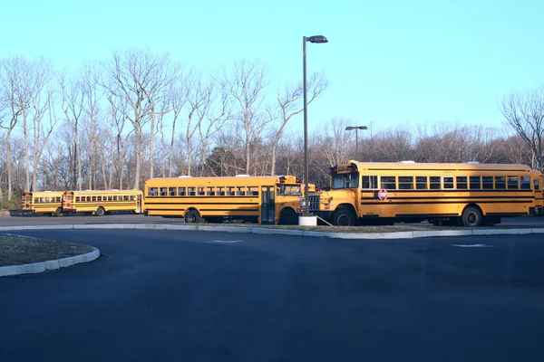 Školní autobus parkoviště — Stock fotografie