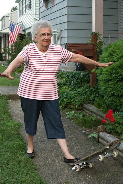 Skateboard grootmoeder 2 — Stockfoto