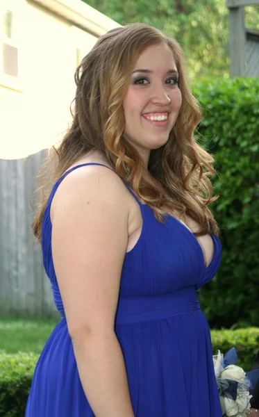 Smiling Prom підліток дівчина в профіль — стокове фото