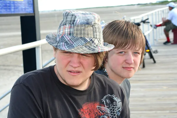 Teen Brothers on Boardwalk 2 — Stock Photo, Image