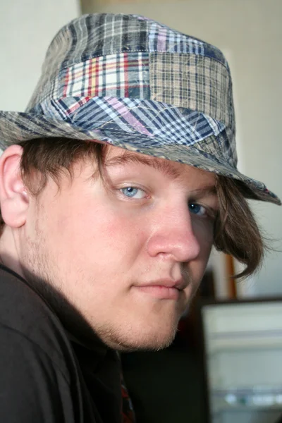 Teen ekoseli şapka 3 ile — Stok fotoğraf