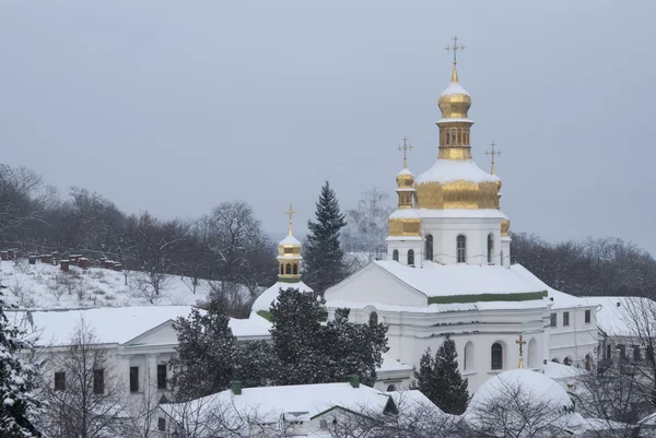 冬にキエフ ・ ペチェールシク大修道院の近くの洞窟 — ストック写真