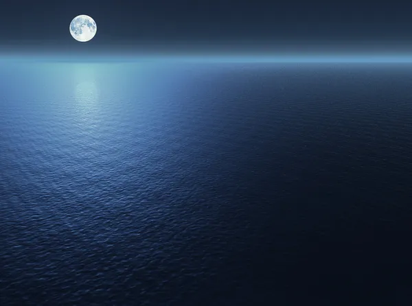 Луна над морем — стоковое фото