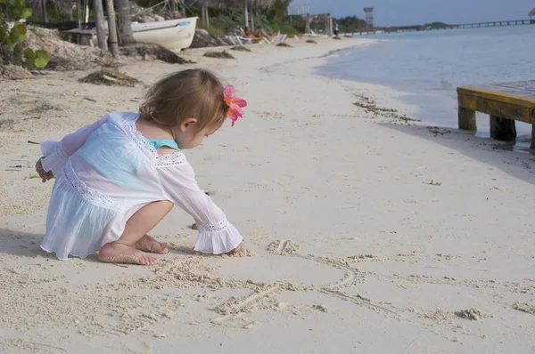 Un bebé en la playa —  Fotos de Stock